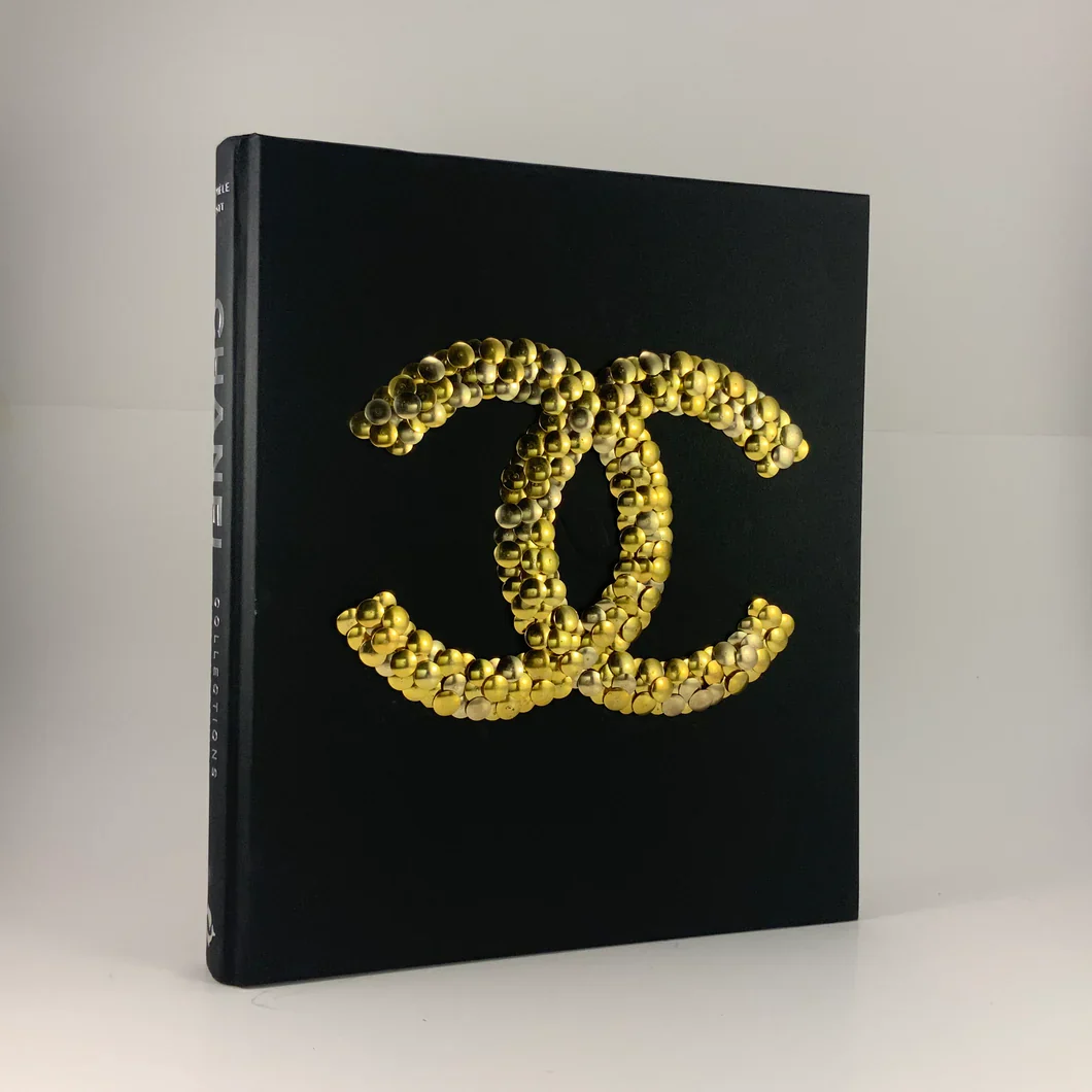 CHANEL STANDARD GOLD THUMB TACKS BOOK
