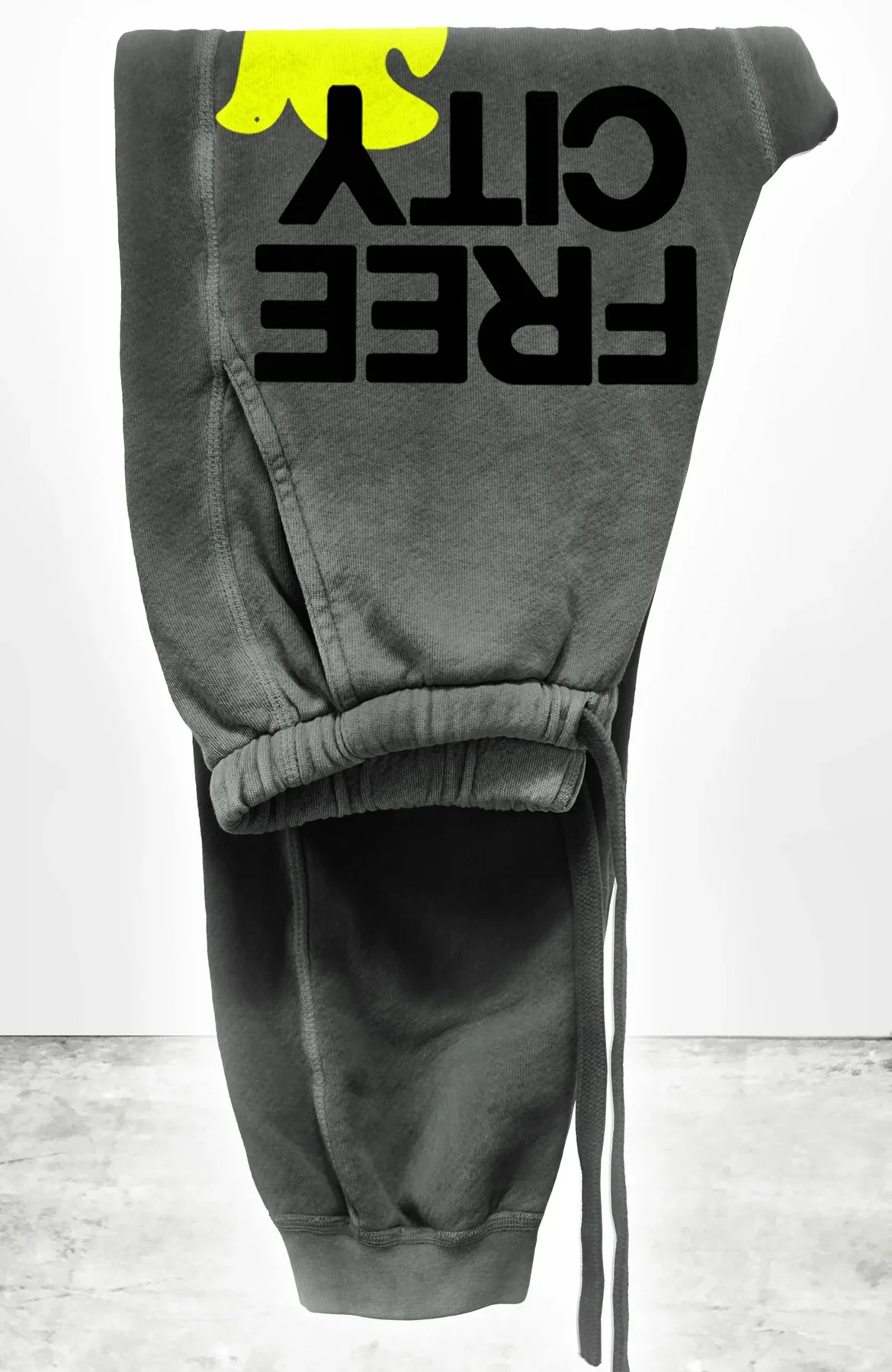 FREECITY LARGE SUNFADES POCKET SWEATPANT - GREYART GLOW