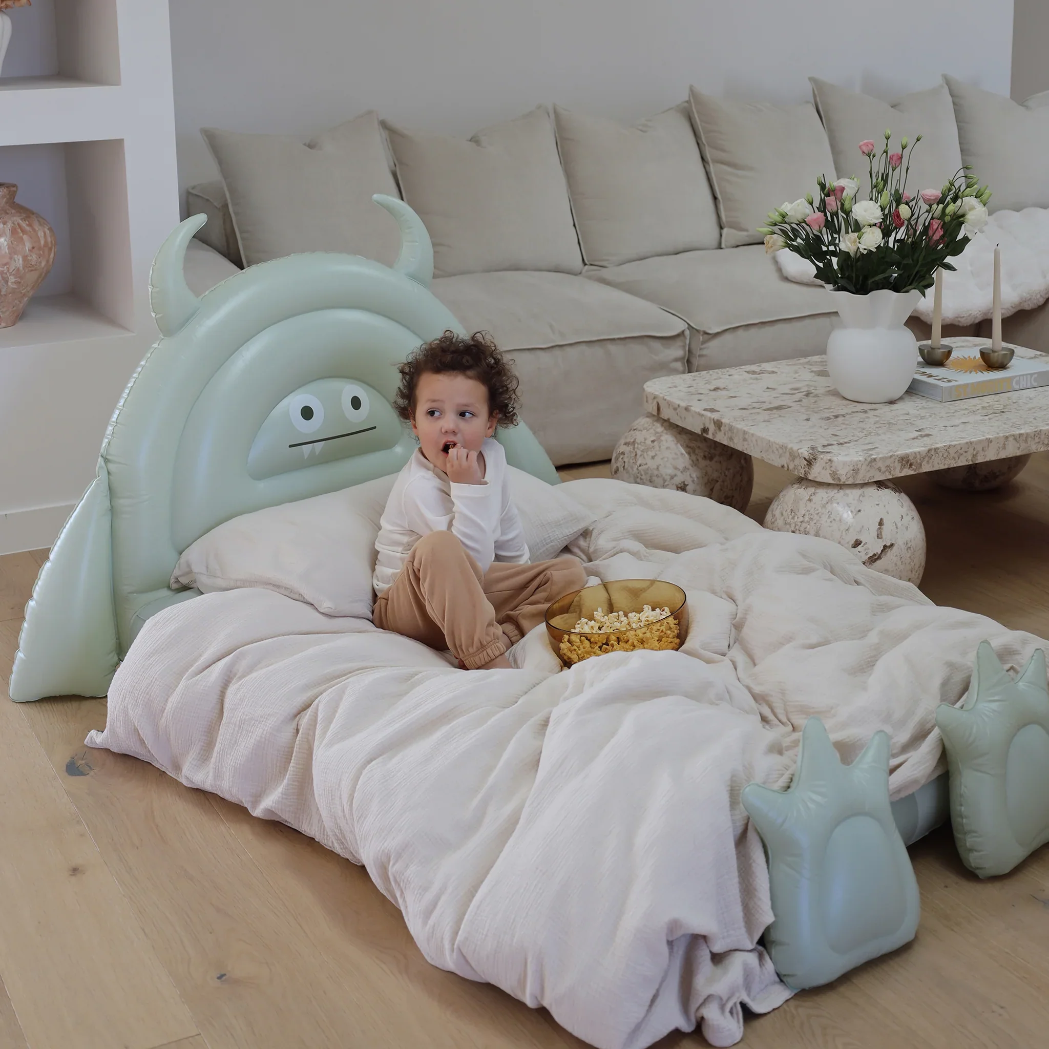 KIDS MONSTER SAGE SLEEPOVER BED - Image 4
