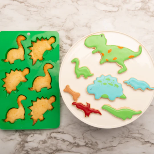 ULTIMATE DINOSAUR BAKING SET - Image 3